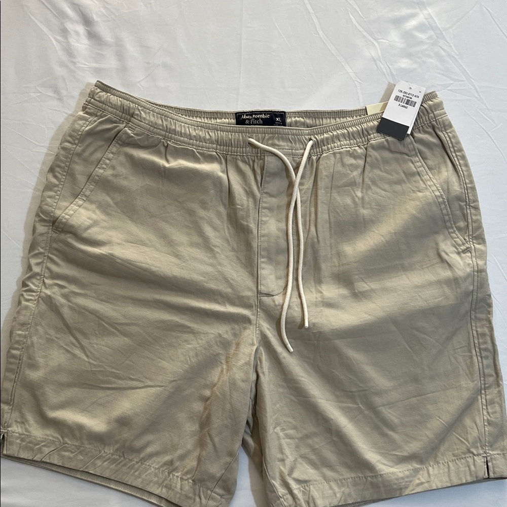 Abercrombie & Fitch Stone/Cream Pull-On Men Shorts